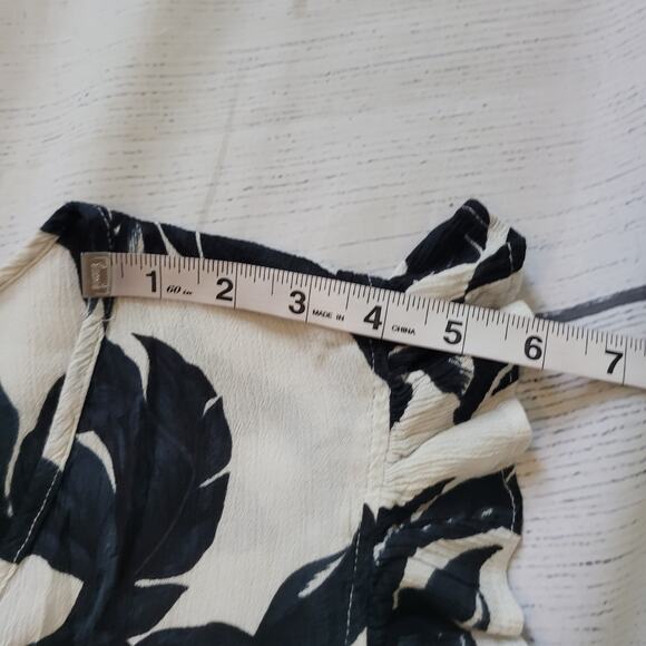 Elan Size S Leaf Print Mini Dress Black White Short Flutter Sleeve Cinched - Picture 9 of 11